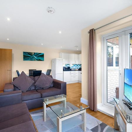 London Heathrow Living Serviced Apartments By Ferndale Stanwell Kültér fotó