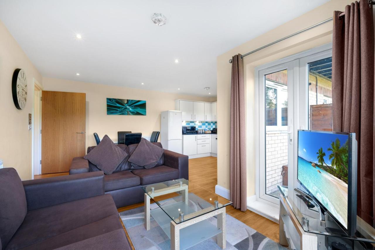 London Heathrow Living Serviced Apartments By Ferndale Stanwell Kültér fotó