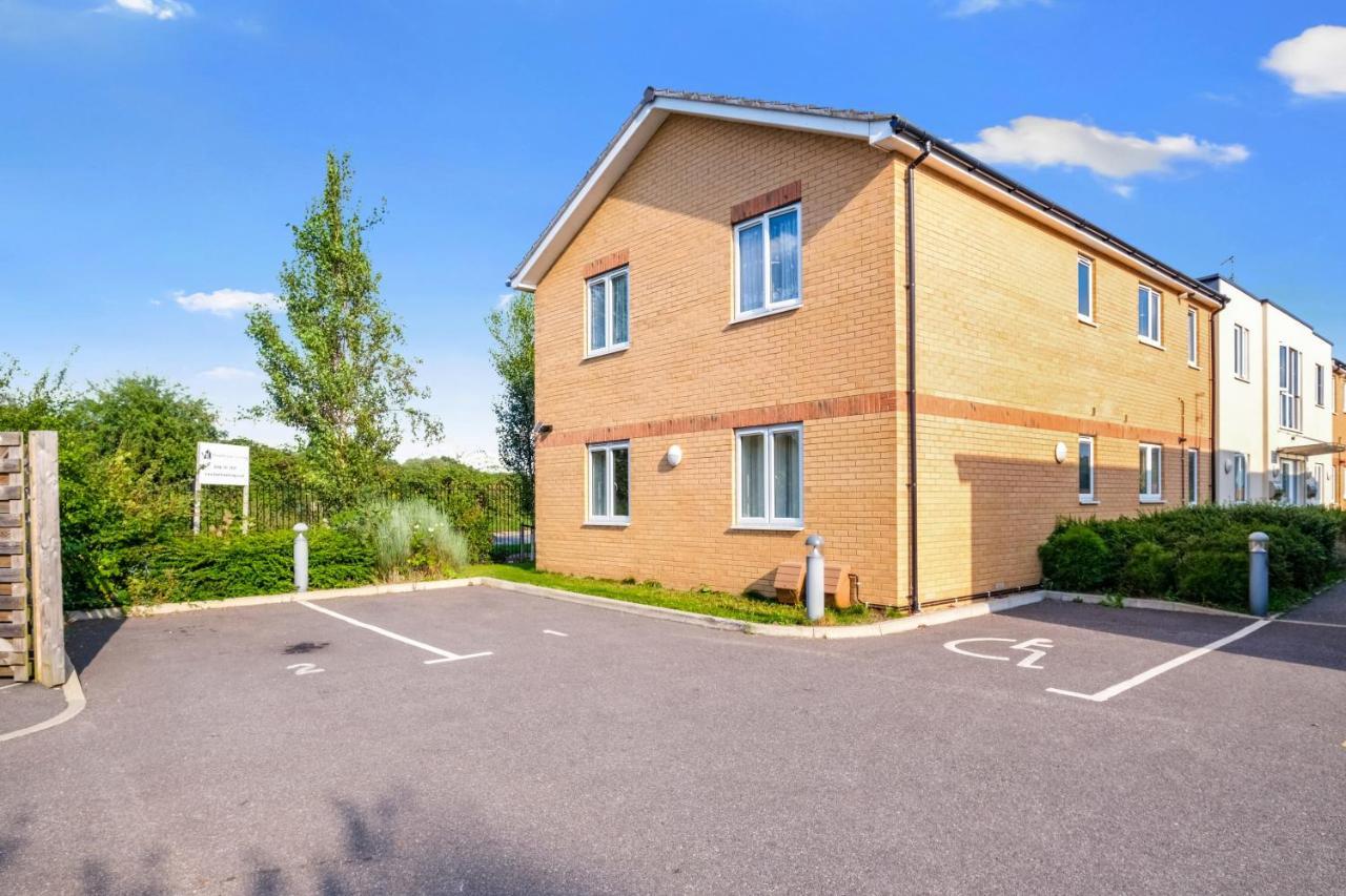 London Heathrow Living Serviced Apartments By Ferndale Stanwell Kültér fotó