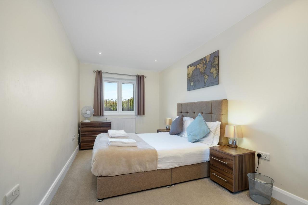 London Heathrow Living Serviced Apartments By Ferndale Stanwell Kültér fotó