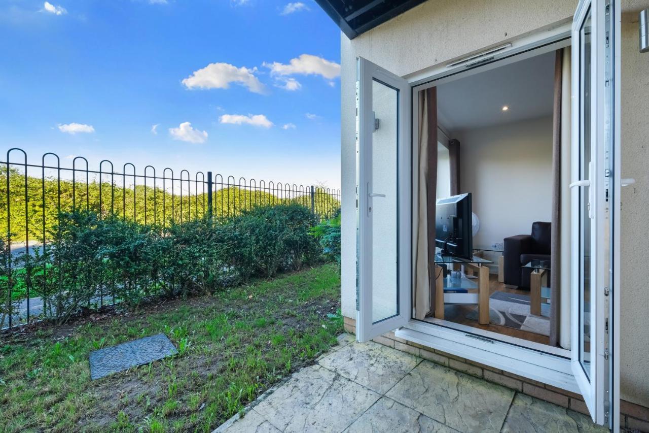 London Heathrow Living Serviced Apartments By Ferndale Stanwell Kültér fotó