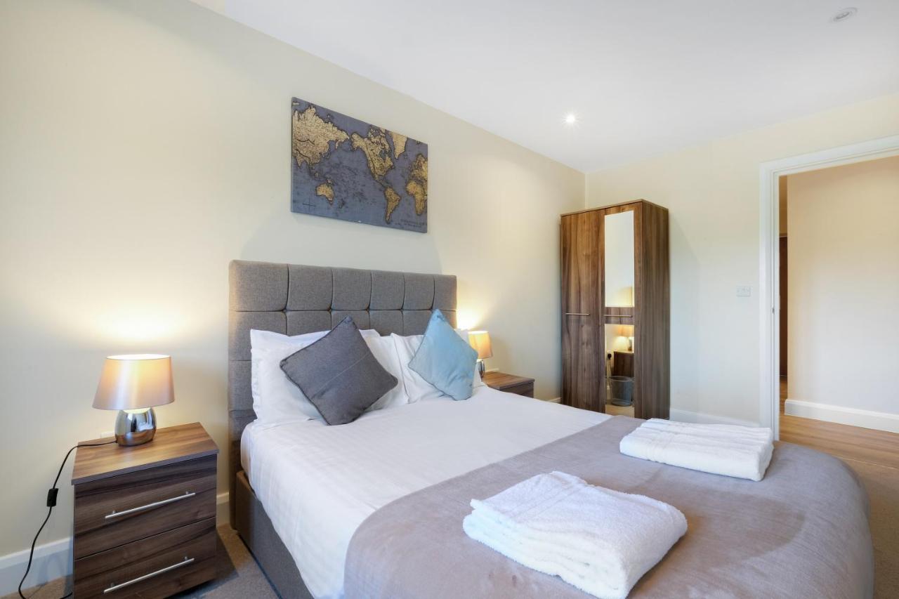 London Heathrow Living Serviced Apartments By Ferndale Stanwell Kültér fotó
