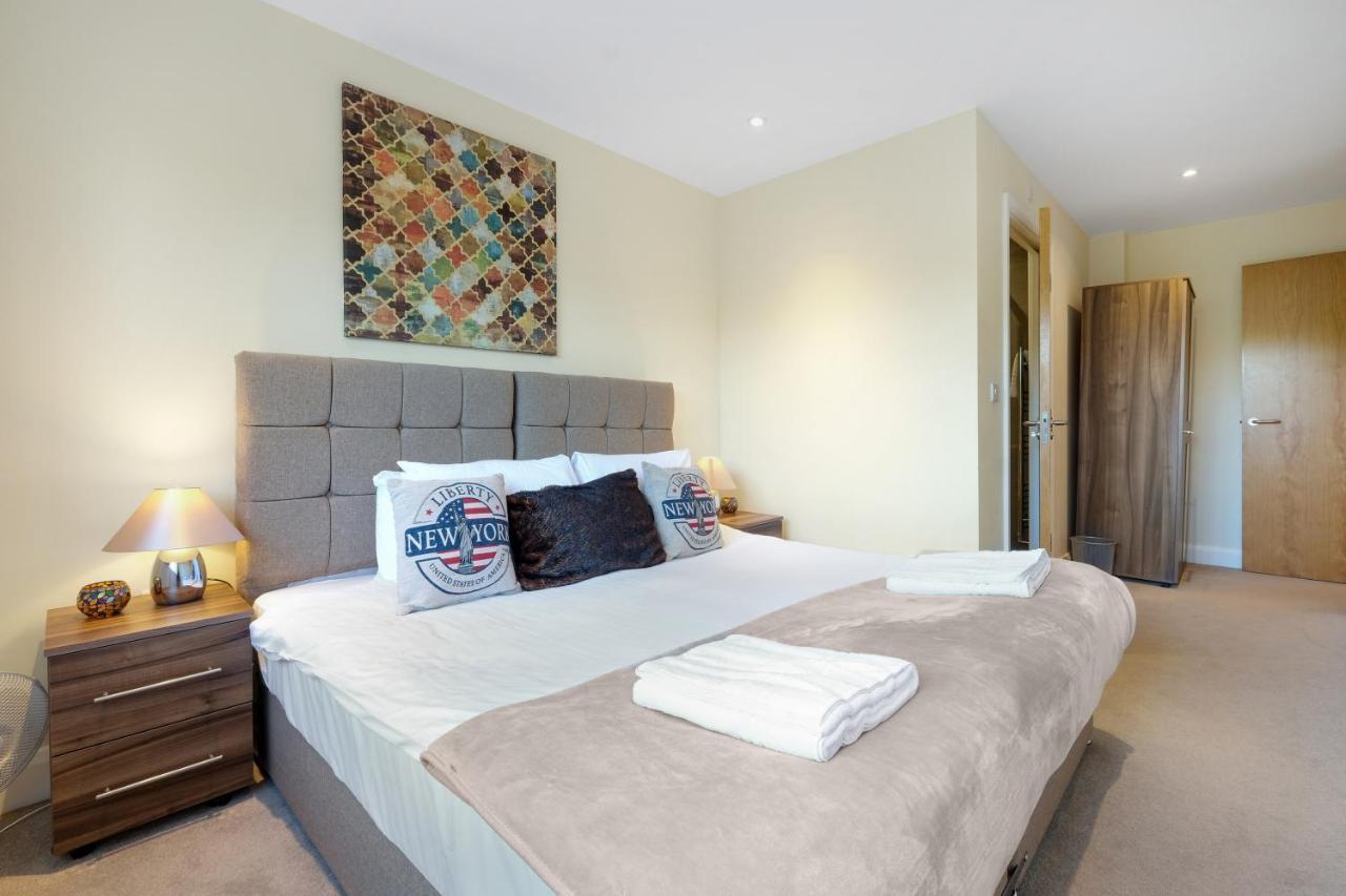 London Heathrow Living Serviced Apartments By Ferndale Stanwell Kültér fotó