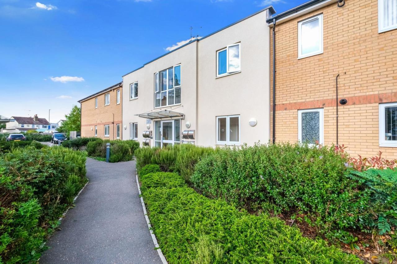 London Heathrow Living Serviced Apartments By Ferndale Stanwell Kültér fotó