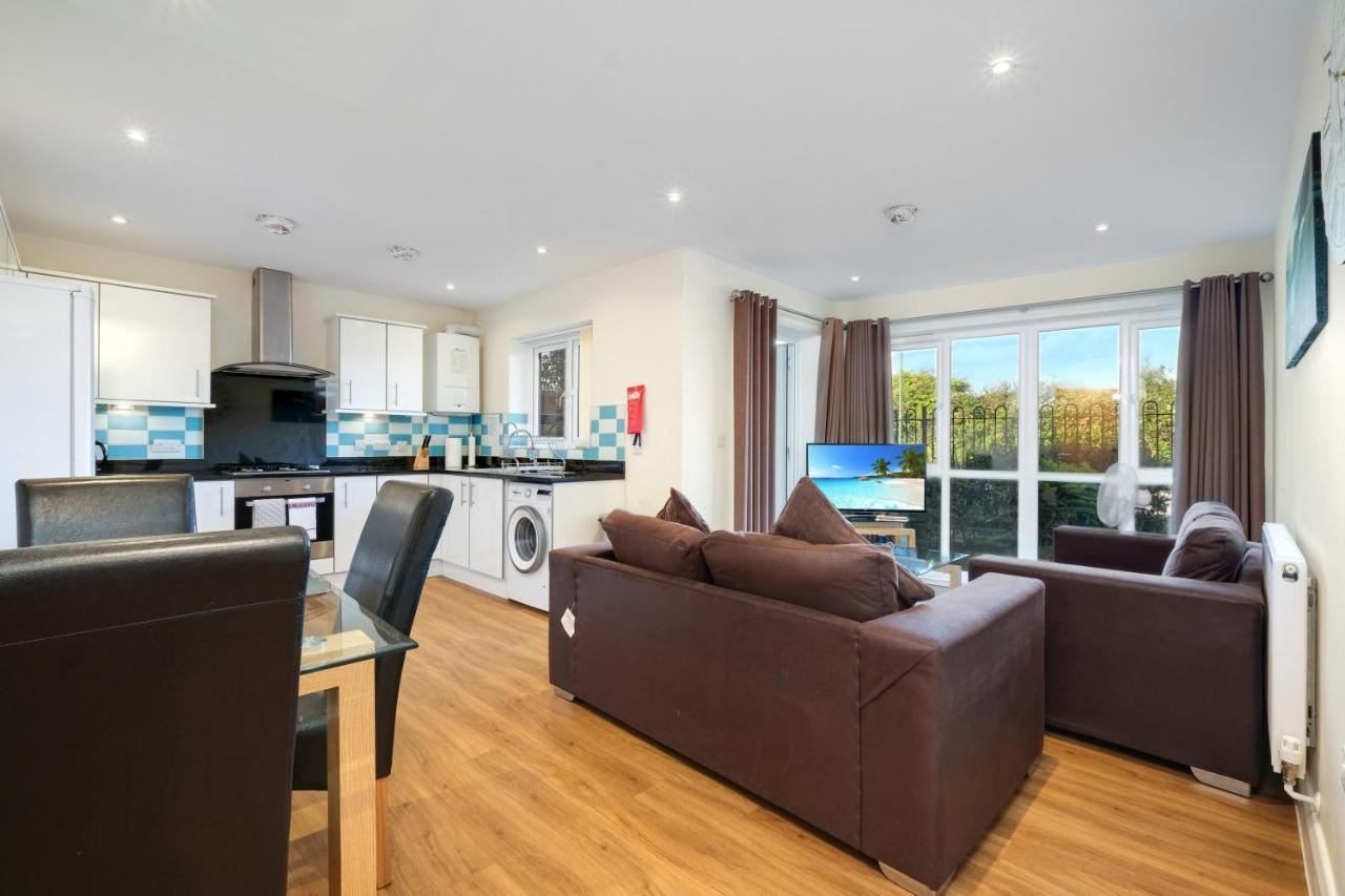 London Heathrow Living Serviced Apartments By Ferndale Stanwell Kültér fotó