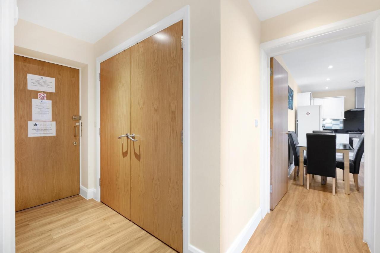 London Heathrow Living Serviced Apartments By Ferndale Stanwell Kültér fotó