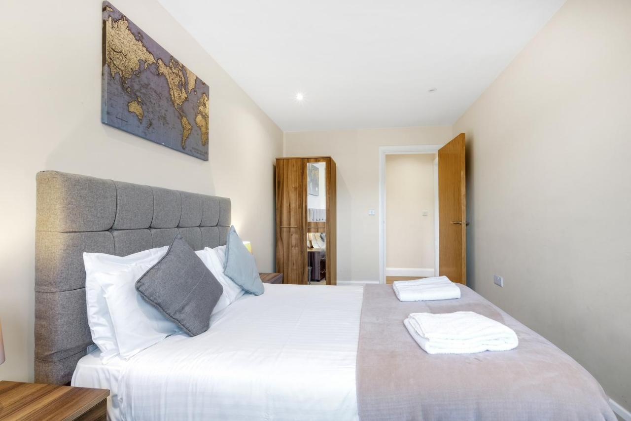 London Heathrow Living Serviced Apartments By Ferndale Stanwell Kültér fotó