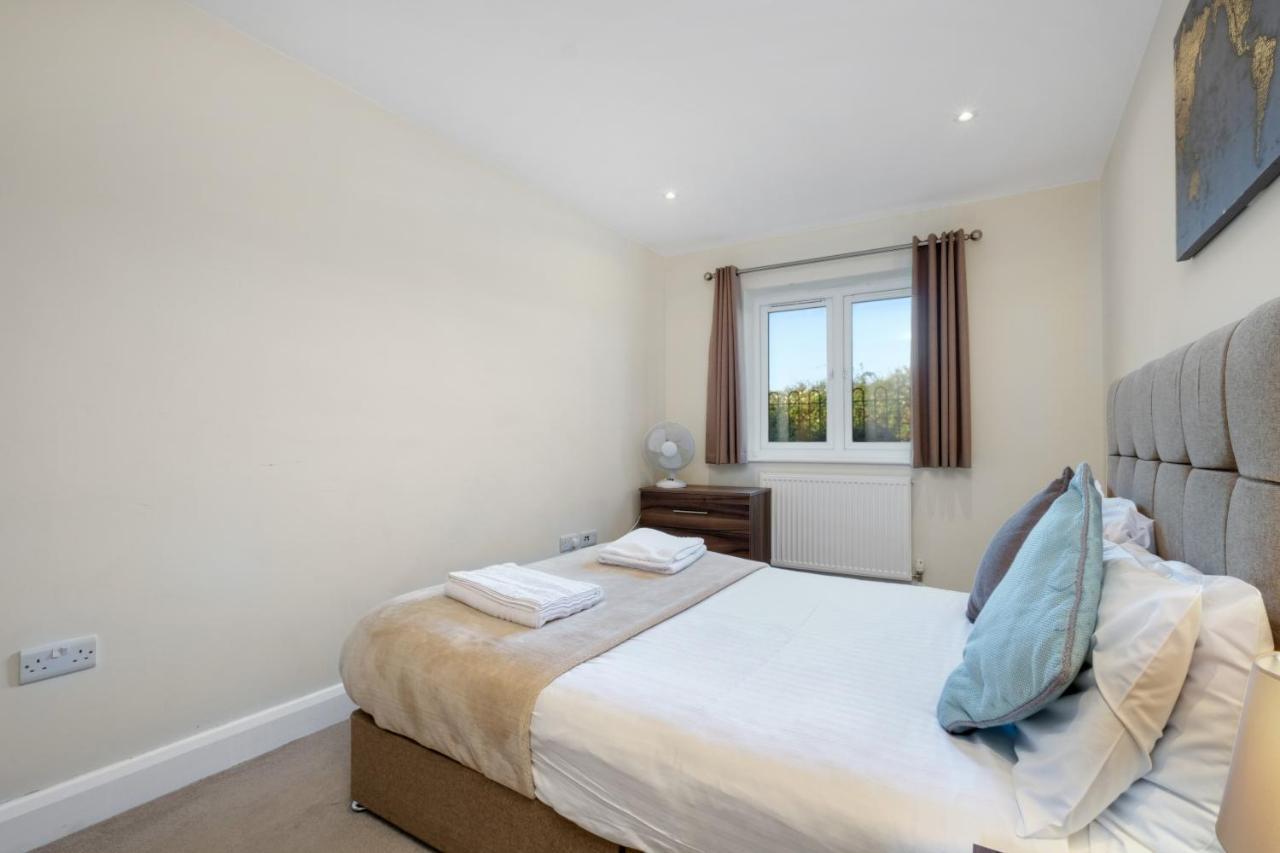 London Heathrow Living Serviced Apartments By Ferndale Stanwell Kültér fotó