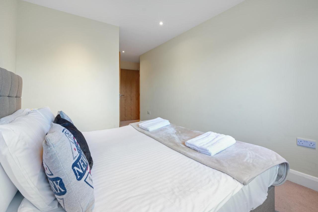 London Heathrow Living Serviced Apartments By Ferndale Stanwell Kültér fotó