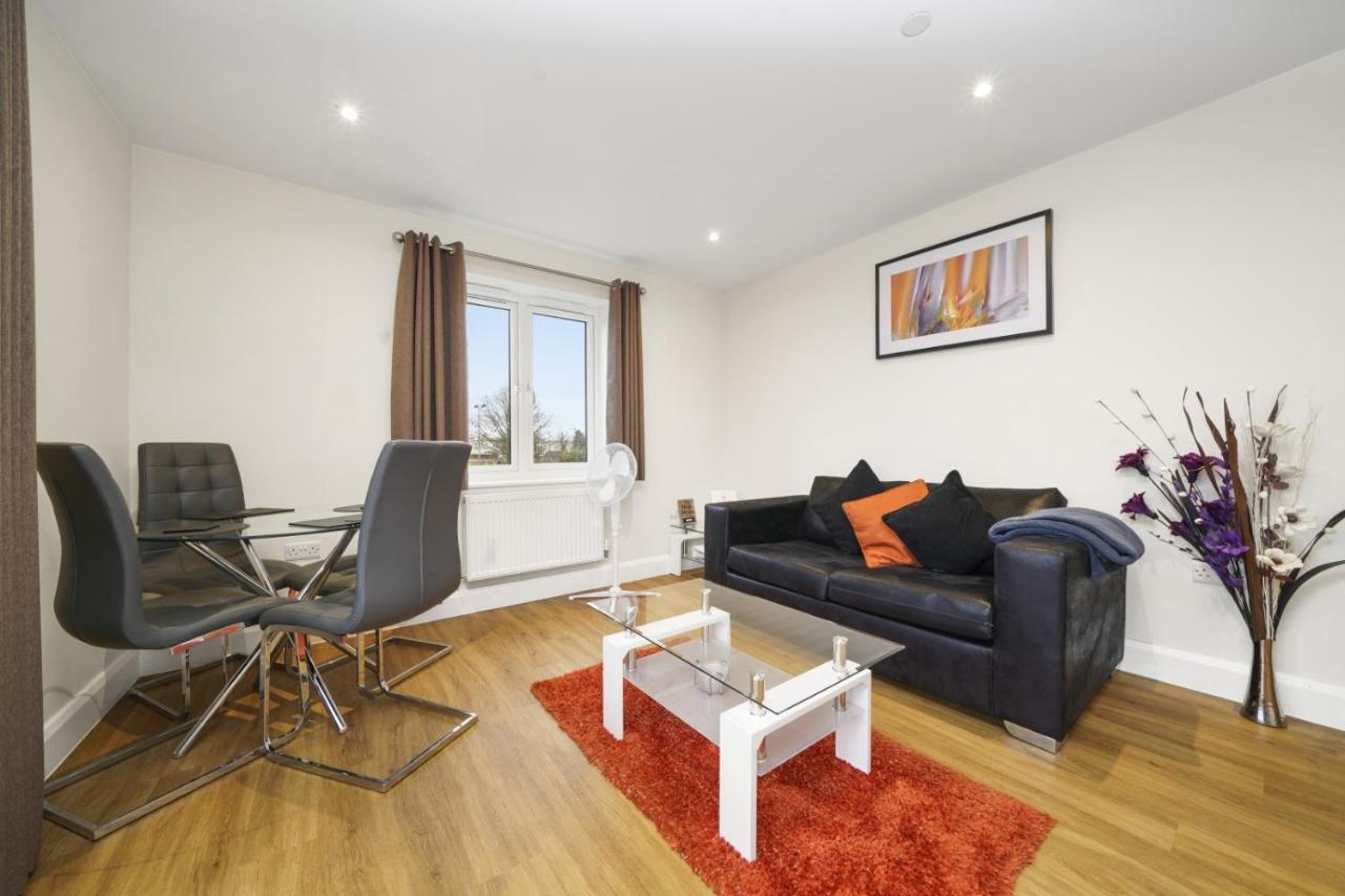 London Heathrow Living Serviced Apartments By Ferndale Stanwell Kültér fotó