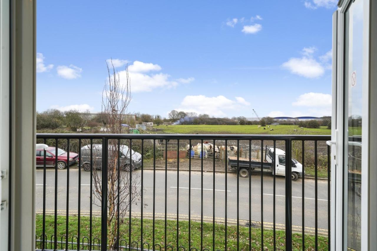 London Heathrow Living Serviced Apartments By Ferndale Stanwell Kültér fotó