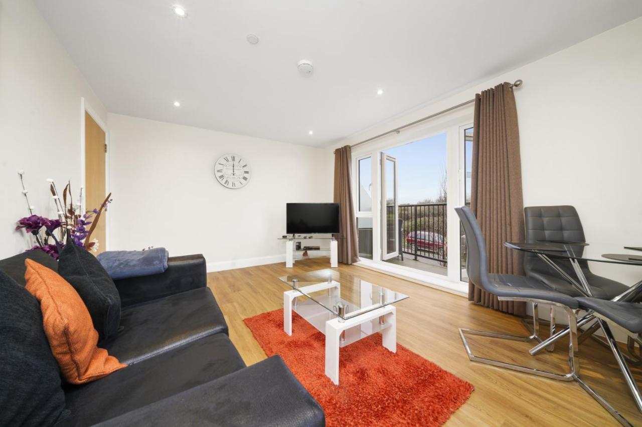 London Heathrow Living Serviced Apartments By Ferndale Stanwell Kültér fotó