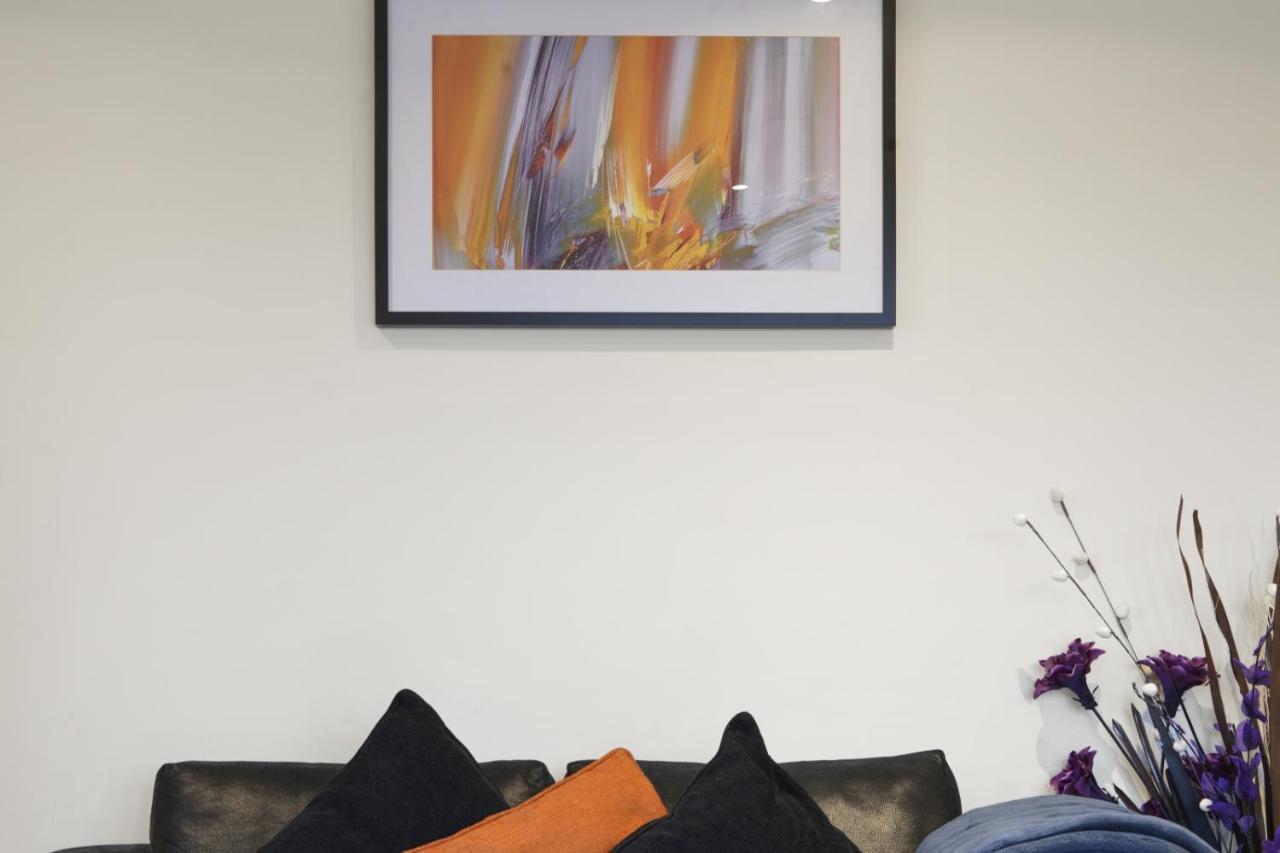 London Heathrow Living Serviced Apartments By Ferndale Stanwell Kültér fotó