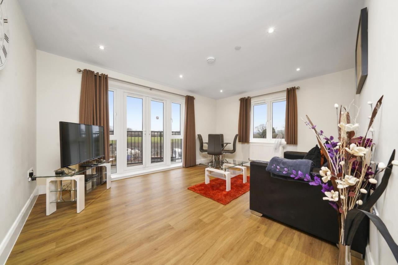 London Heathrow Living Serviced Apartments By Ferndale Stanwell Kültér fotó