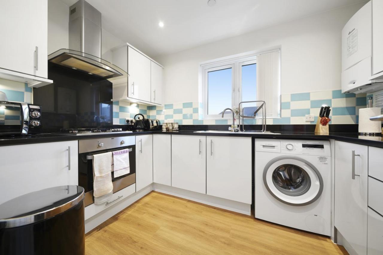 London Heathrow Living Serviced Apartments By Ferndale Stanwell Kültér fotó