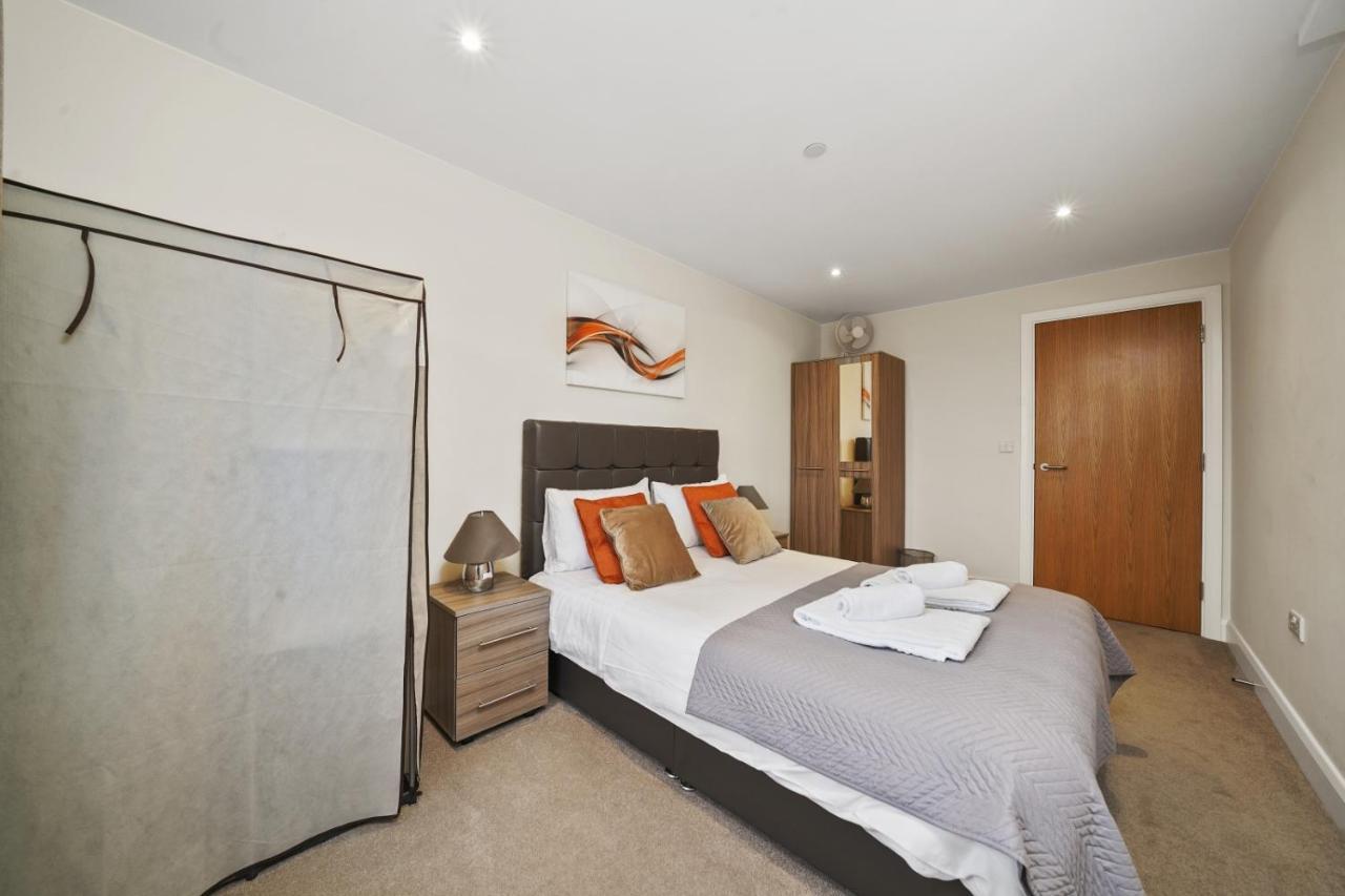 London Heathrow Living Serviced Apartments By Ferndale Stanwell Kültér fotó