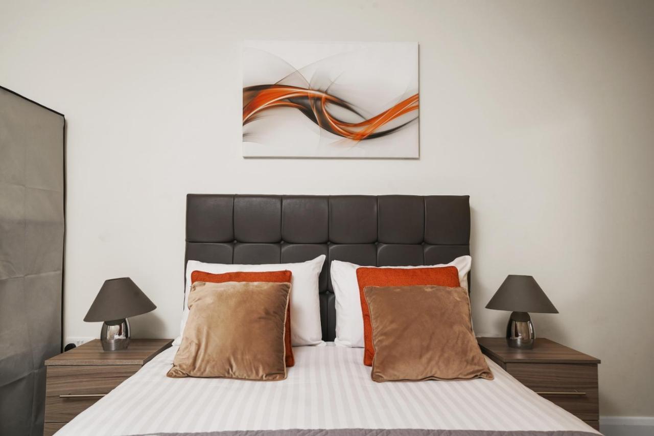 London Heathrow Living Serviced Apartments By Ferndale Stanwell Kültér fotó