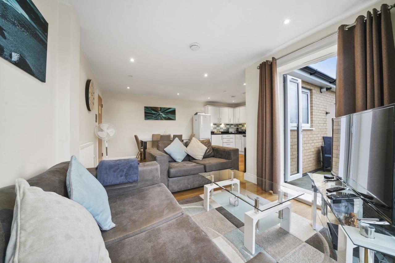 London Heathrow Living Serviced Apartments By Ferndale Stanwell Kültér fotó