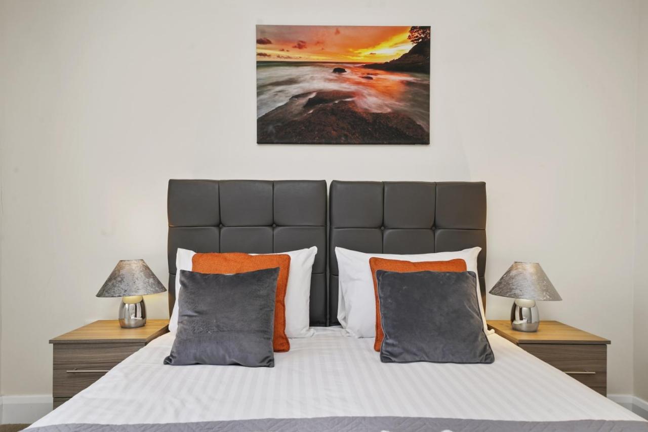 London Heathrow Living Serviced Apartments By Ferndale Stanwell Kültér fotó
