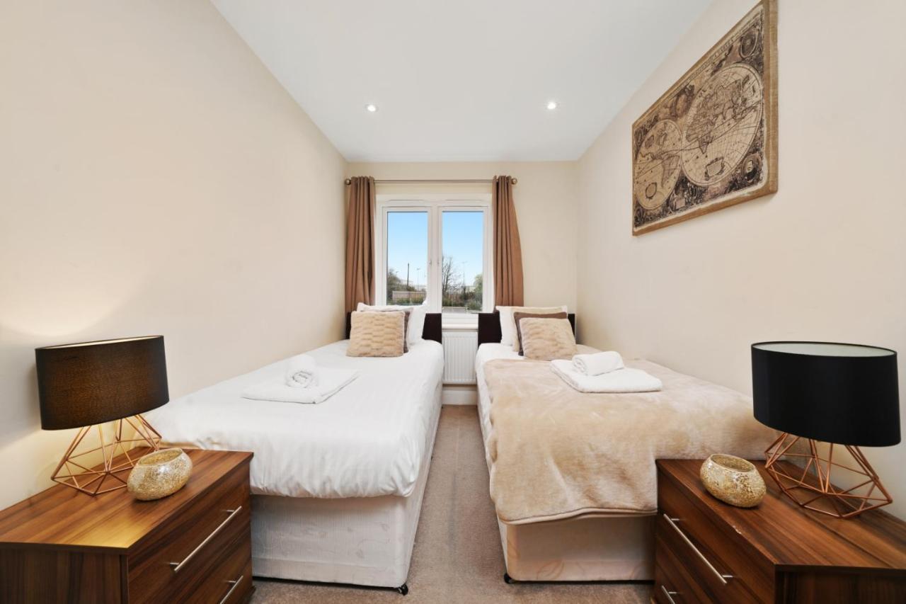 London Heathrow Living Serviced Apartments By Ferndale Stanwell Kültér fotó