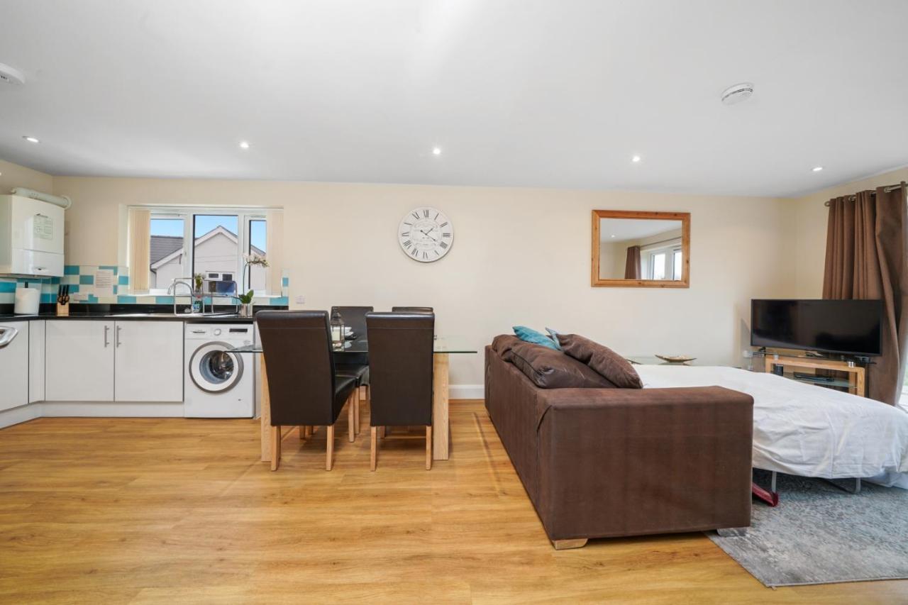 London Heathrow Living Serviced Apartments By Ferndale Stanwell Kültér fotó