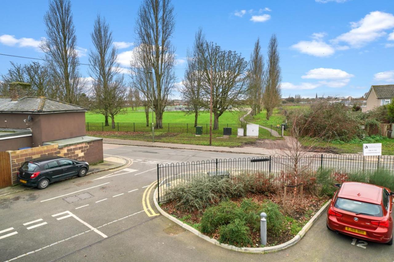 London Heathrow Living Serviced Apartments By Ferndale Stanwell Kültér fotó